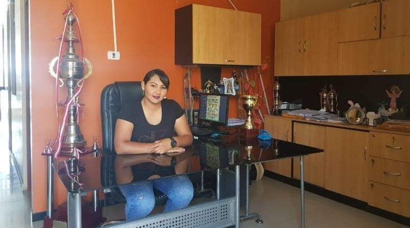 CONOCE A LA PRESIDENTA DE UN CLUB DE FÚTBOL QUE A LA VEZ ES POLICÍA